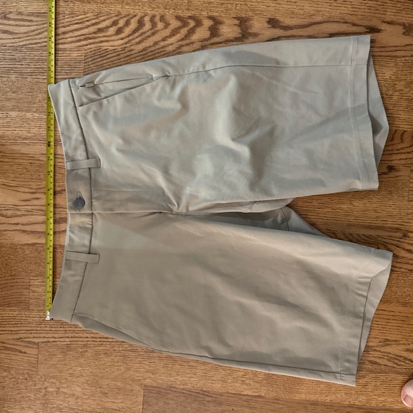 Lululemon khaki golf or work shorts men’s 30 waist - Picture 1 of 7